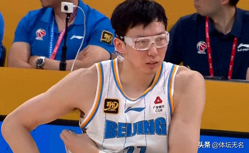包含莱万多夫斯基在美国队比赛中重返赛场，比赛局势复杂引发热议！的词条